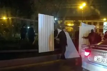 Ayna Sultanova parkının hasarı sökülür - -VİDEO