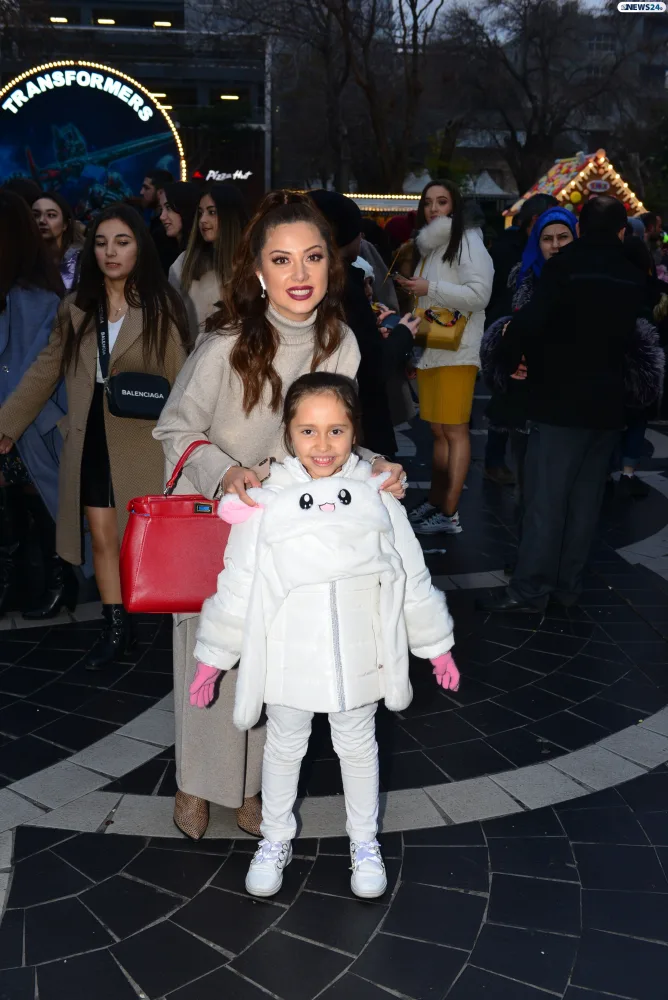 Ayan lazımsız insanlar, qızının çirkinliyi, karikaturaya oxşatdığı həmkarları haqda - VİDEO - FOTOLAR