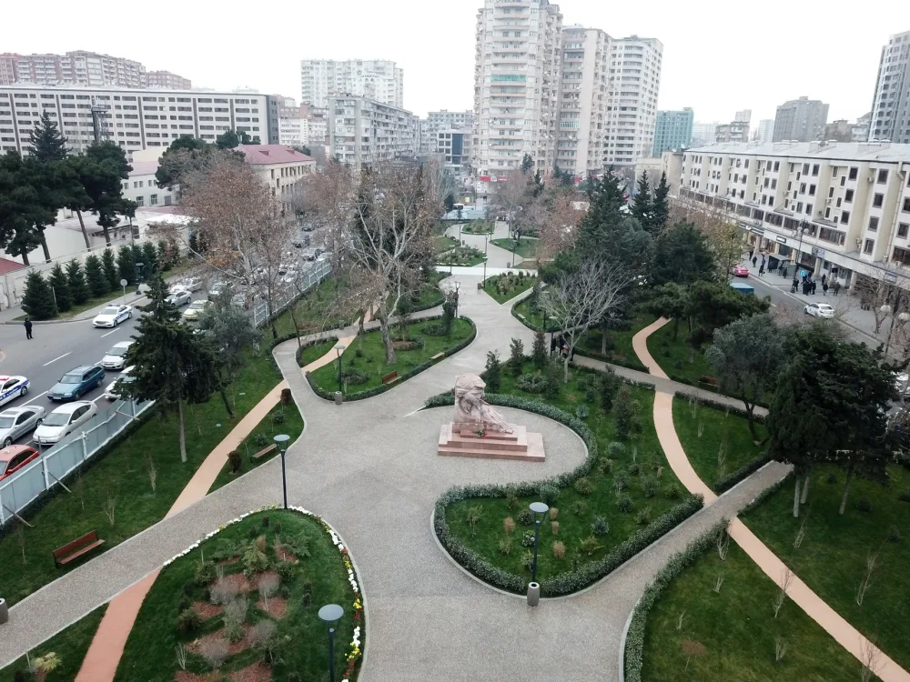 İlham Əliyev parkda aparılan yenidənqurma işləri ilə - TANIŞ OLDU