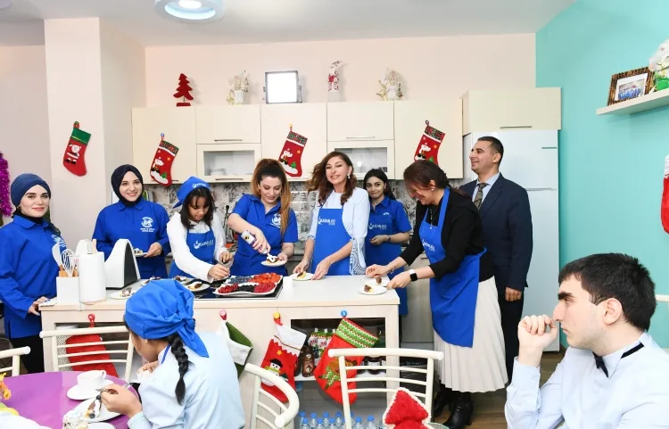 Birinci vitse-prezident autizm sindromlu uşaqlarla keks bişirdi - -FOTOLAR