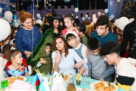 Heydər Əliyev Fondu uşaqlar üçün ənənəvi bayram şənliyi təşkil edib - -FOTOLAR