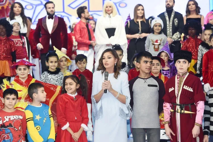 Heydər Əliyev Fondu uşaqlar üçün ənənəvi bayram şənliyi təşkil edib - -FOTOLAR