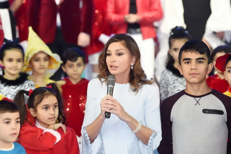 Heydər Əliyev Fondu uşaqlar üçün ənənəvi bayram şənliyi təşkil edib - -FOTOLAR