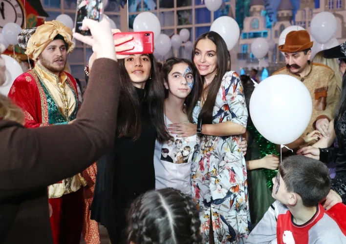 Heydər Əliyev Fondu uşaqlar üçün ənənəvi bayram şənliyi təşkil edib - -FOTOLAR