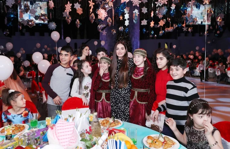 Heydər Əliyev Fondu uşaqlar üçün ənənəvi bayram şənliyi təşkil edib - -FOTOLAR