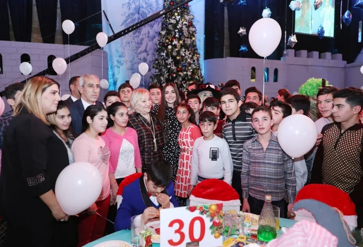 Heydər Əliyev Fondu uşaqlar üçün ənənəvi bayram şənliyi təşkil edib - -FOTOLAR