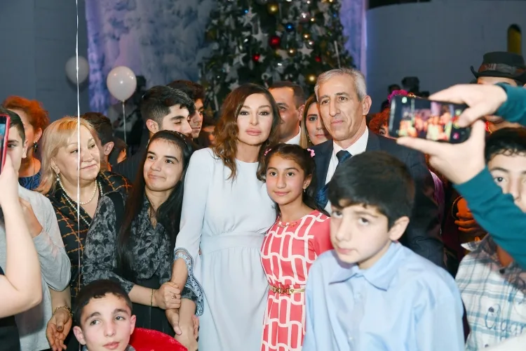 Heydər Əliyev Fondu uşaqlar üçün ənənəvi bayram şənliyi təşkil edib - -FOTOLAR