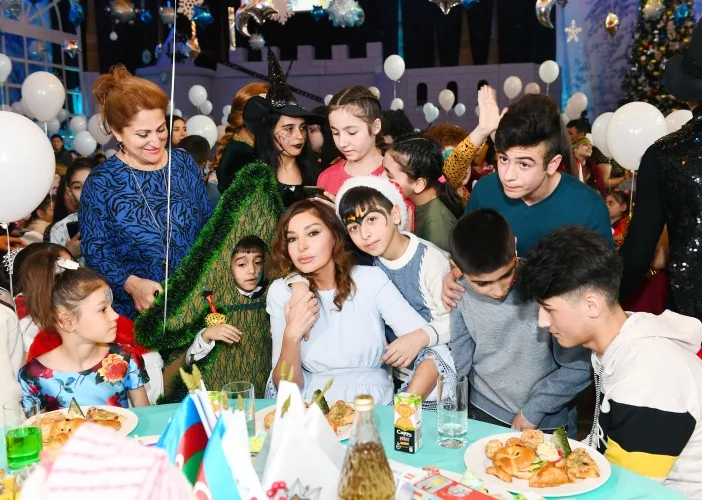 Heydər Əliyev Fondu uşaqlar üçün ənənəvi bayram şənliyi təşkil edib - -FOTOLAR