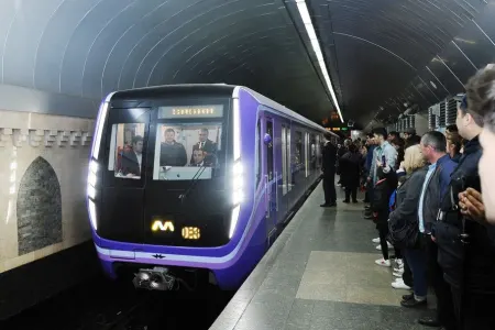 Bakı metrosunda növbəti nasazlıq - Qatar dayanmadı