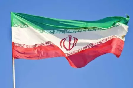 İranın Azərbaycandakı səfirliyində bayraq endirilib - -3 günlük matəm