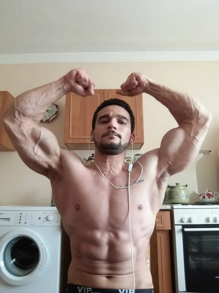 Bakıda fitnes müəllimi zalda dünyasını dəyişdi - FOTOLAR