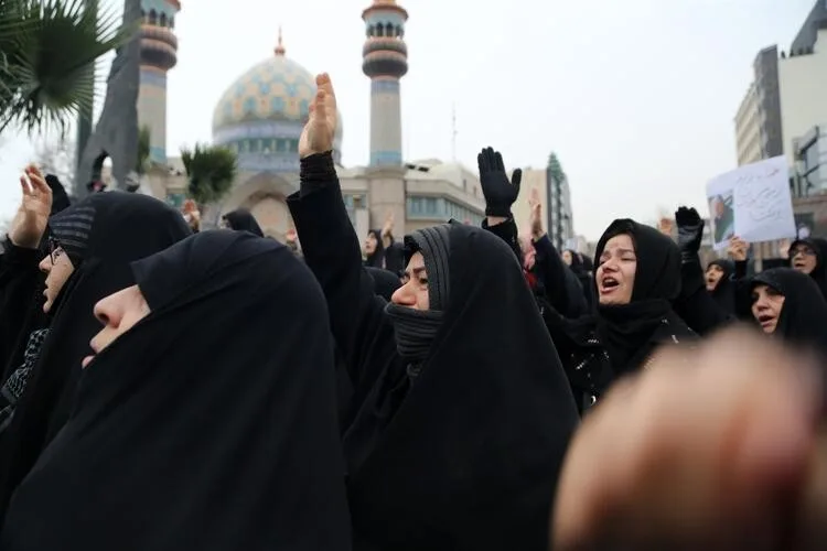 İranda göz yaşı sel oldu - izdiham yaşandı