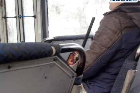 Bakıda tüfəngli şəxs avtobusda - – ŞOK FOTO