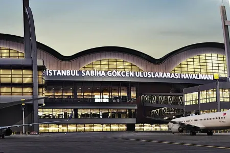 SON DƏQİQƏ! Təyyarə uçuş zolağından çıxdı - SƏRNİŞİNLƏR TƏXLİYƏ EDİLDİ