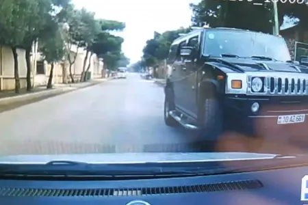 Bakıda “Hummer” sürücüsündən - ÖZBAŞINALIQ – VİDEO