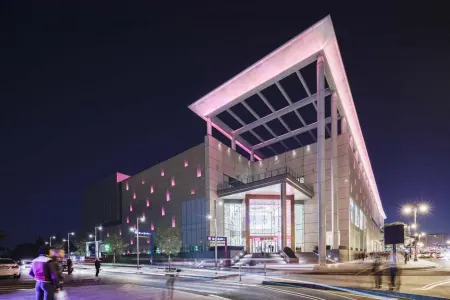 "Gənclik Mall"un qarşısında HADİSƏ