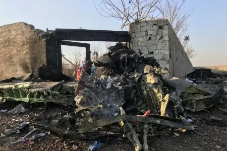 SON DƏQİQƏ! İranda təyyarə qəzası - 170 ÖLÜ - FOTO