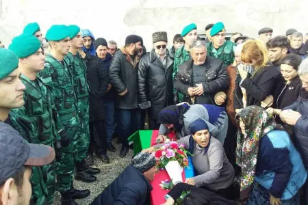 Azərbaycanın şəhid olan sərhədçisi dəfn edildi - FOTO