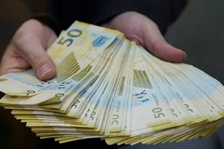 İki evdən 22320 manat pul oğurlayan şəxs - TUTULDU