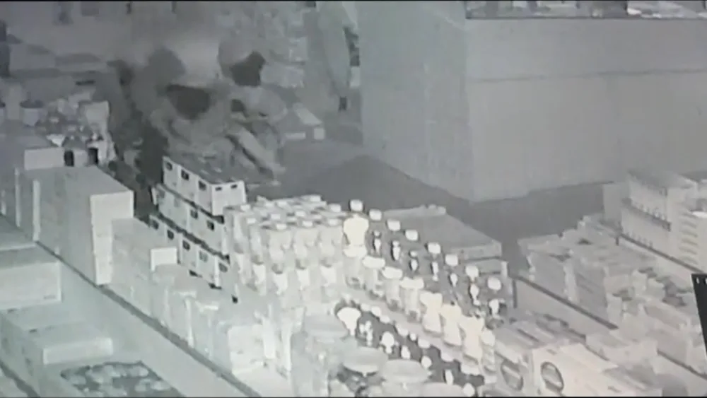 Narkotacirin marketdən oğurluğu anbaan - KAMERAYA DÜŞDÜ - FOTO - VİDEO