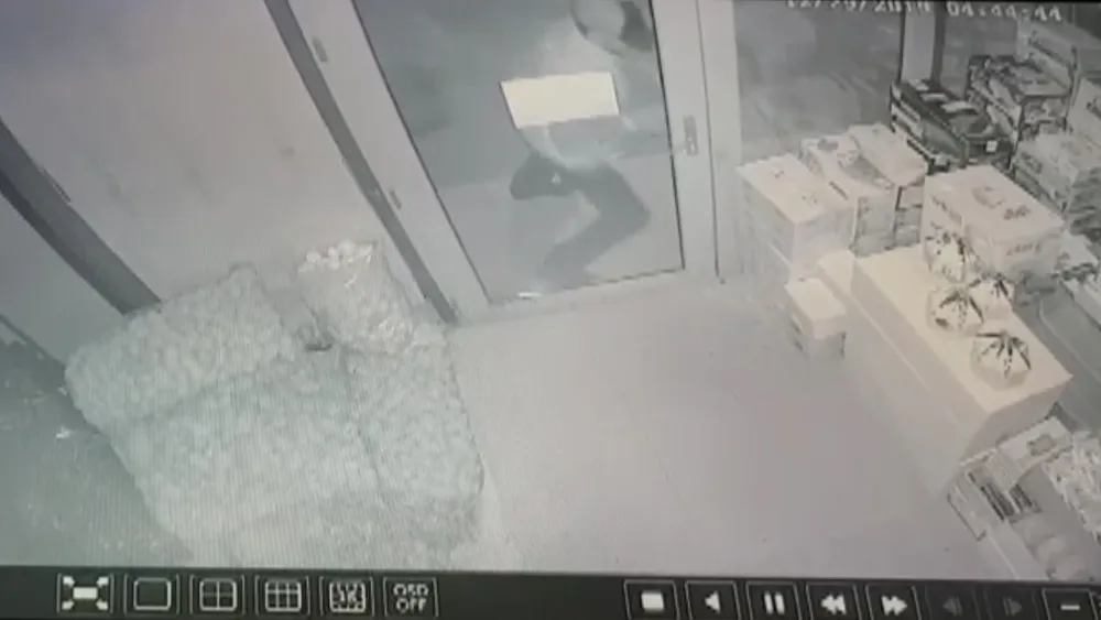 Narkotacirin marketdən oğurluğu anbaan - KAMERAYA DÜŞDÜ - FOTO - VİDEO