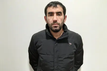Keçmiş məhkum və "məhbus dostları" - YENİDƏN SAXLANILDI - FOTO