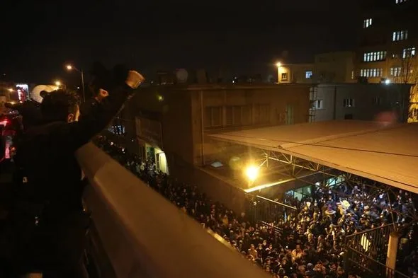 Tehranın əhalisindən təyyarə qəzasına ETİRAZ - -FOTOLAR