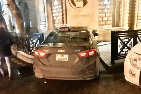 Bakıda taksi sürücüsündən cəmiyyətə - AÇIQ HÖRMƏTSİZLİK