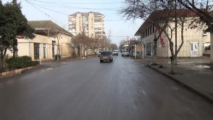 Salyanda kütləvi dava - 2 NƏFƏR BIÇAQLANDI