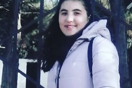 Bakıda 14 yaşlı qız itkin düşüb - Qonşular gecə saatlarında qapıya taksi gəldiyini görüblər - FOTO