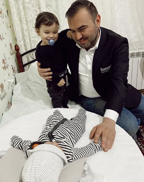 "Şah"ın övladları ilə - FOTOSU