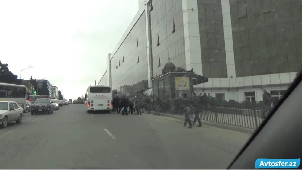 Yol polisi hərəkətin intensivliyini artırmaq üçün yenilik etdi - VİDEO