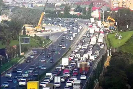 Jurnalistin Bakı-Sumqayıt yolundakı tıxacla bağlı tənqidinə - YOL POLİSİNDƏN - CAVAB