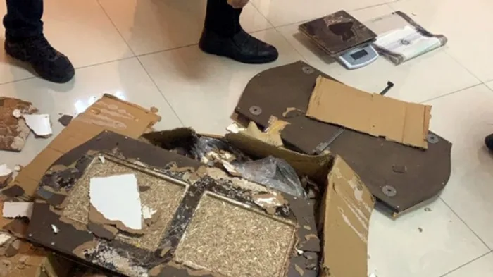 Amerikaya göndərilən bağlamada - NARKOTİK AŞKARLANDI - FOTO
