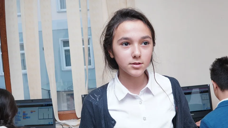 Beyinə xüsusi cihaz yerləşdirmək istəyən, ən qəliz proqramlarla işləyən şagirdlərimiz - REPORTAJ - FOTOLAR