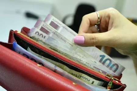 Qadın həkimi aldadıb xeyli pul aldılar - AZƏRBAYCANDA