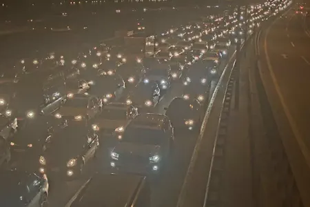Aeroport yolunda qəza tıxaca səbəb oldu - -FOTOLAR