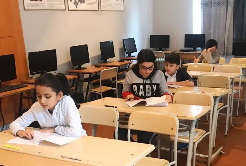 Məktəbi vaxtından əvvəl bitirmək istəyənlər - İMTAHAN VERİB - FOTO