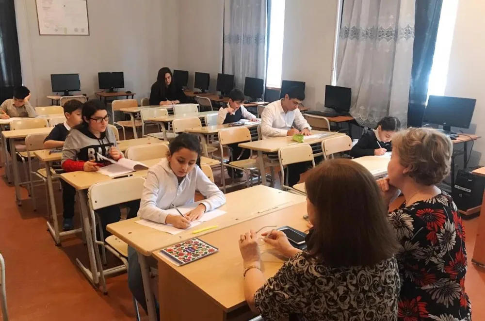 Məktəbi vaxtından əvvəl bitirmək istəyənlər - İMTAHAN VERİB - FOTO
