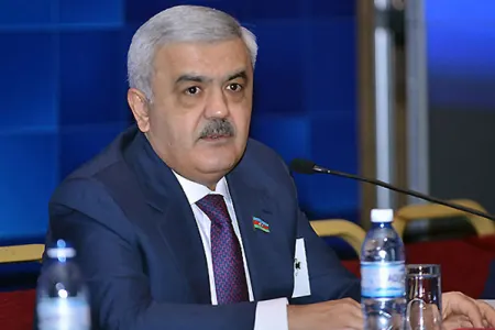 Rövnəq Abdullayev yenidən namizəd oldu