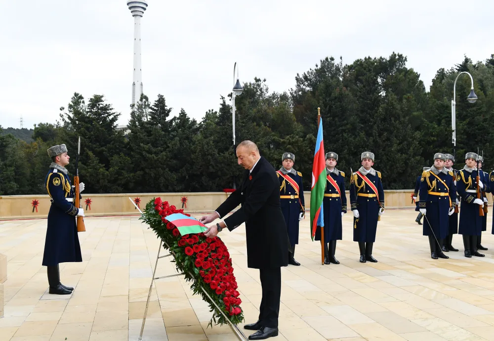 Prezident İlham Əliyev Şəhidlər Xiyabanını ziyarət edib - FOTOLAR - VİDEO - YENİLƏNDİ 2