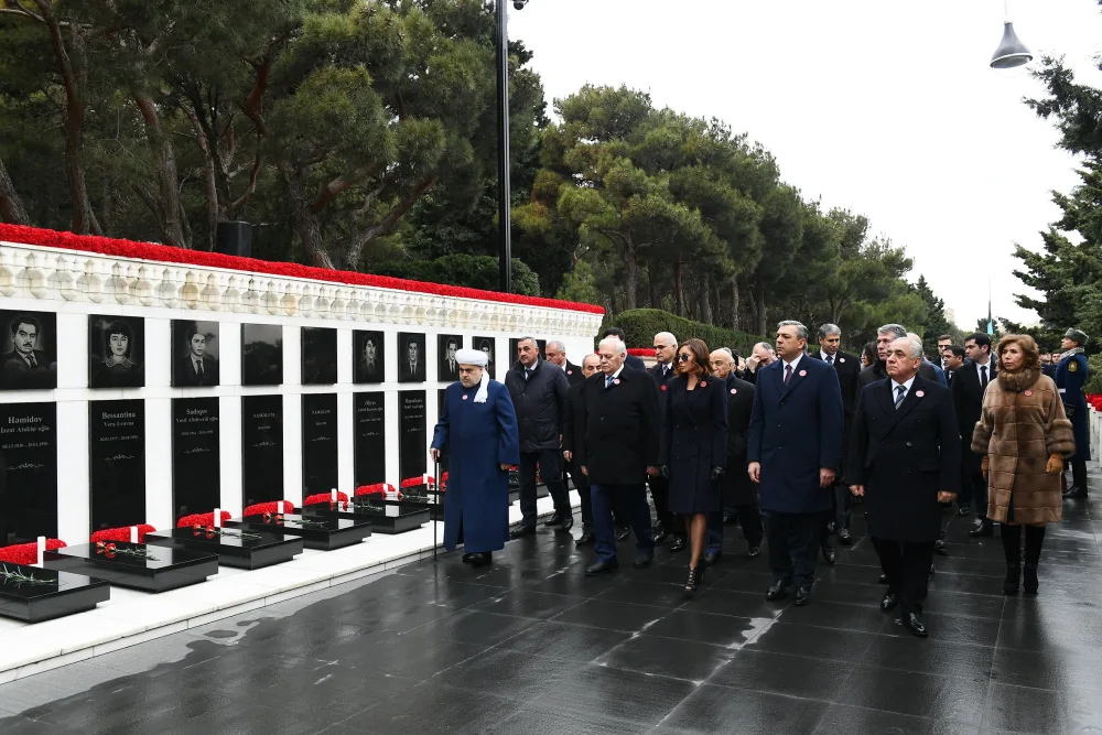 Prezident İlham Əliyev Şəhidlər Xiyabanını ziyarət edib - FOTOLAR - VİDEO - YENİLƏNDİ 2