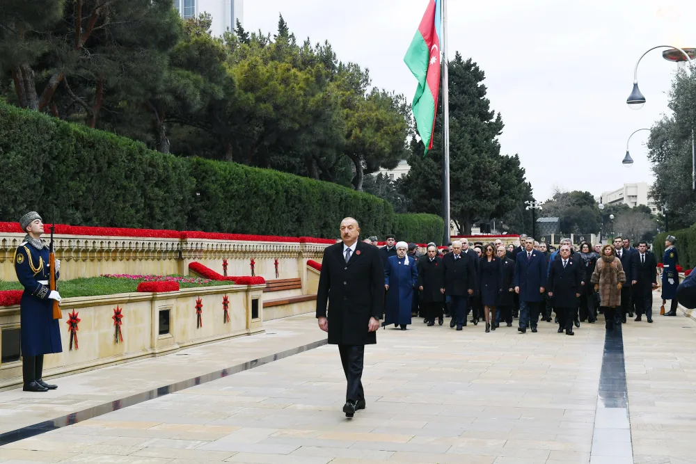 Prezident İlham Əliyev Şəhidlər Xiyabanını ziyarət edib - FOTOLAR - VİDEO - YENİLƏNDİ 2