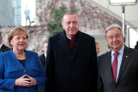 Ərdoğan və Merkel arasında - "PALTO" DİALOQU - VİDEO