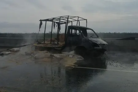 Lənkəranda iki yük maşını toqquşdu - 1 NƏFƏR YANARAQ ÖLDÜ - FOTO