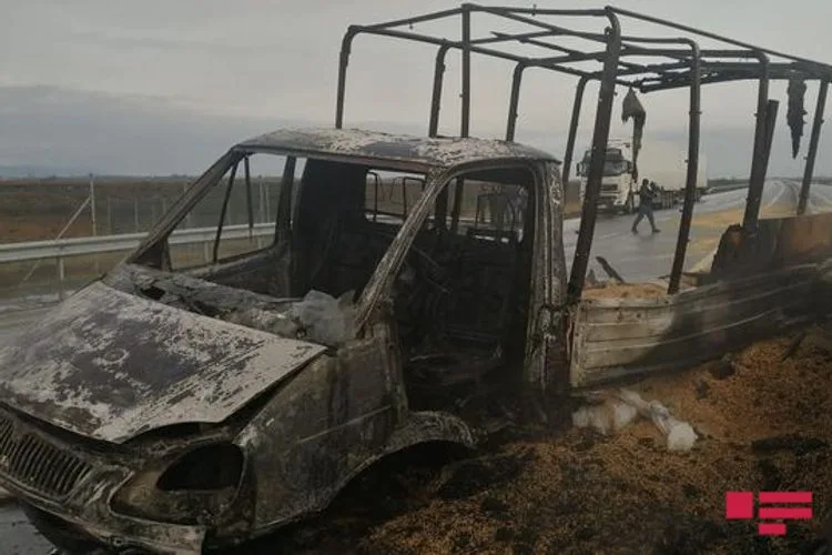 Lənkəranda iki yük maşını toqquşdu - 1 NƏFƏR YANARAQ ÖLDÜ - FOTO