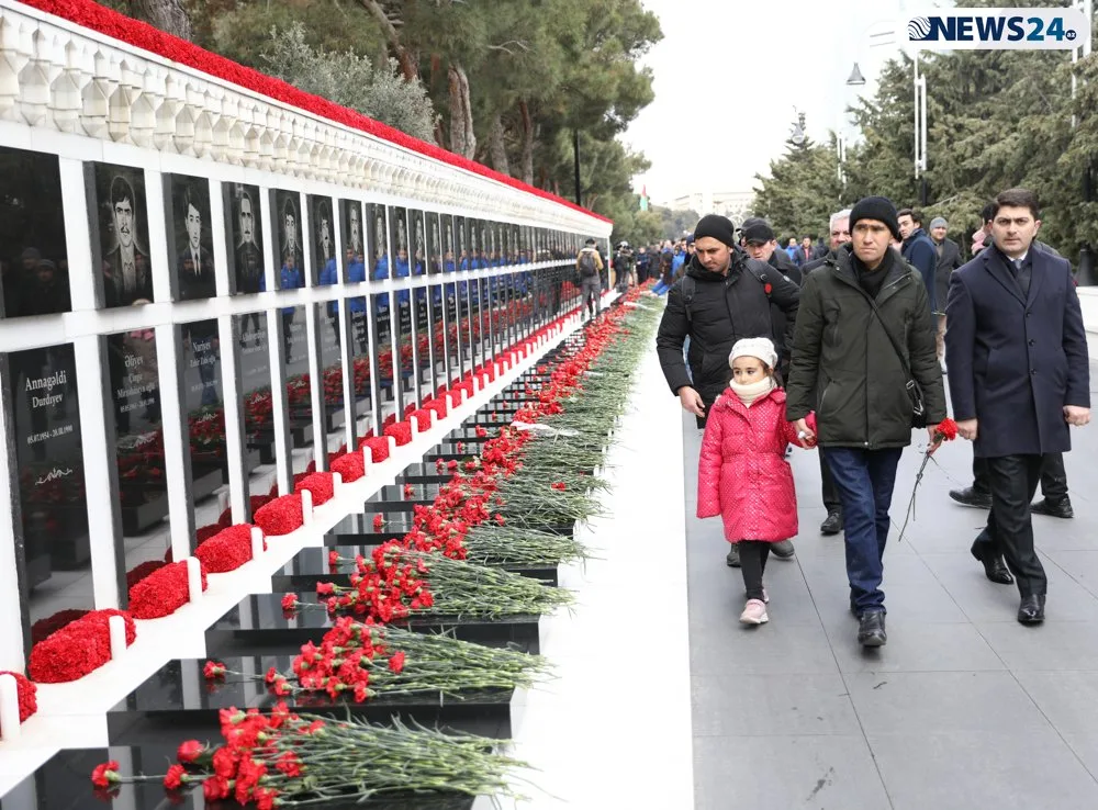Azərbaycan 20 Yanvar şəhidlərini anır - FOTO - VİDEO