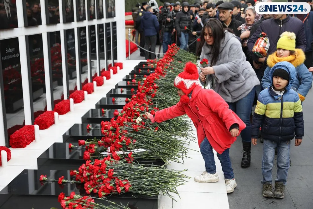 Azərbaycan 20 Yanvar şəhidlərini anır - FOTO - VİDEO