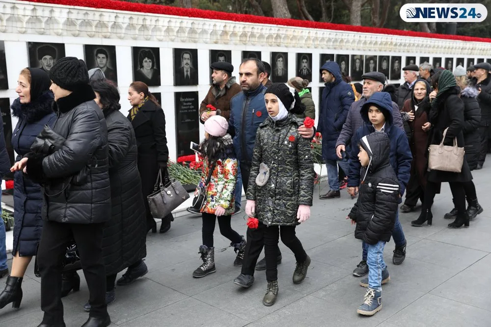 Azərbaycan 20 Yanvar şəhidlərini anır - FOTO - VİDEO