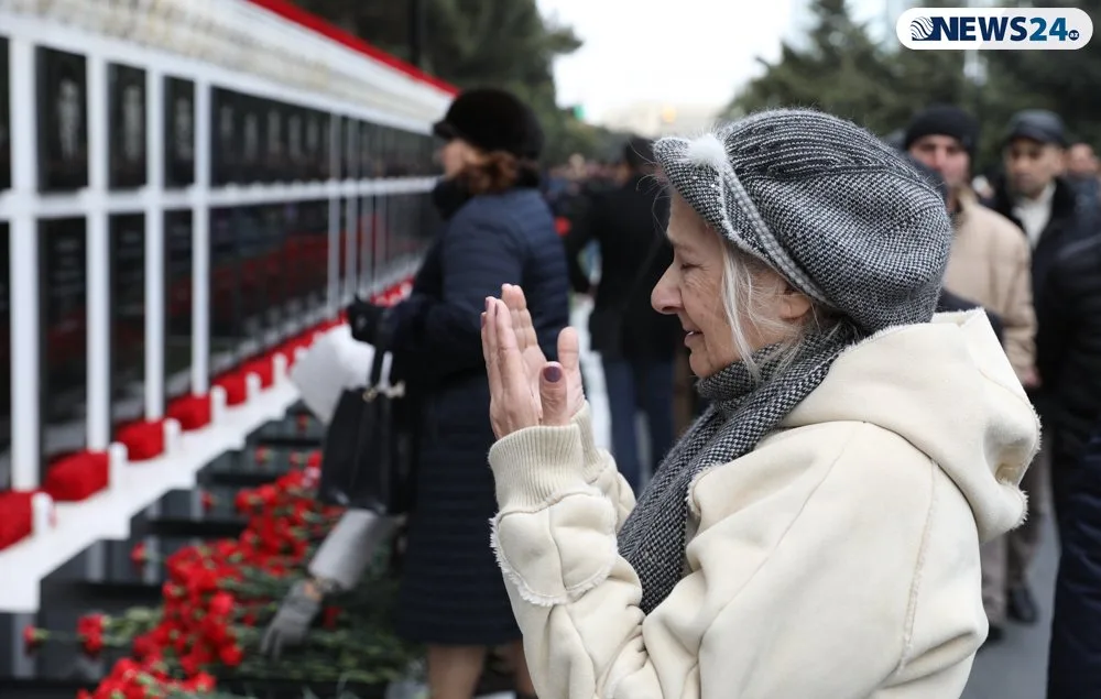 Azərbaycan 20 Yanvar şəhidlərini anır - FOTO - VİDEO